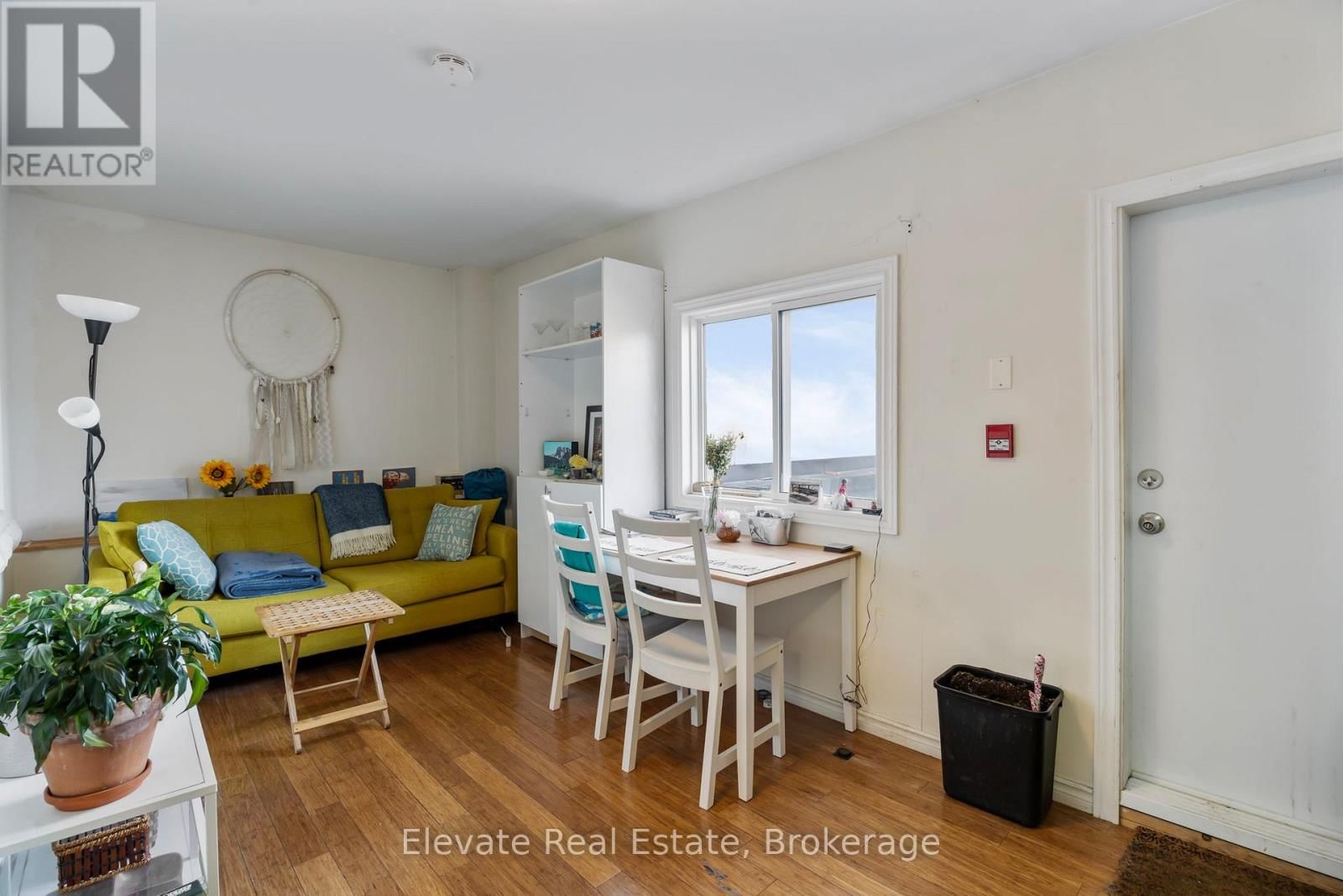 846 COLLEGE STREET Image 26