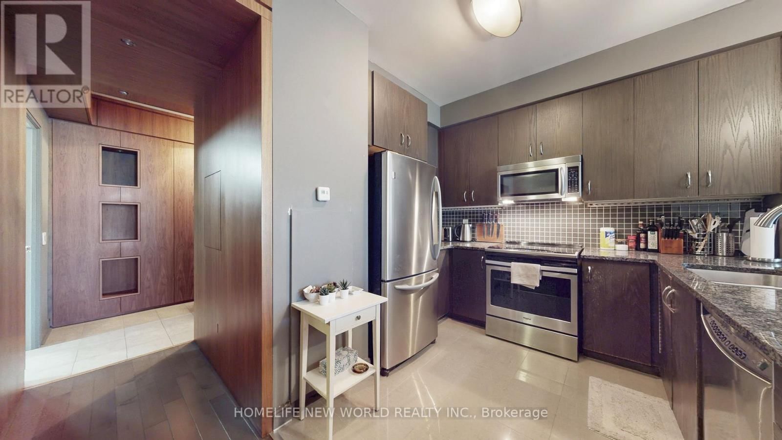 312 - 18 YORKVILLE AVENUE Image 14