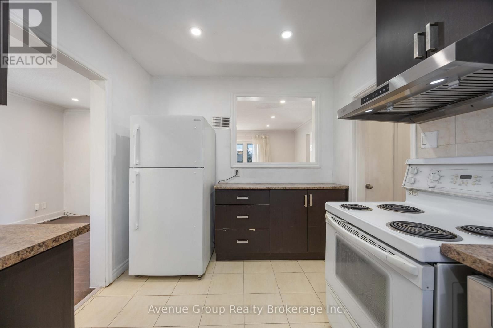 Main - 10 CHIPPING ROAD Image 14