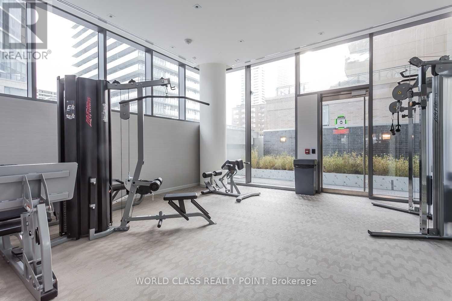 4409 - 42 CHARLES STREET EAST Image 22