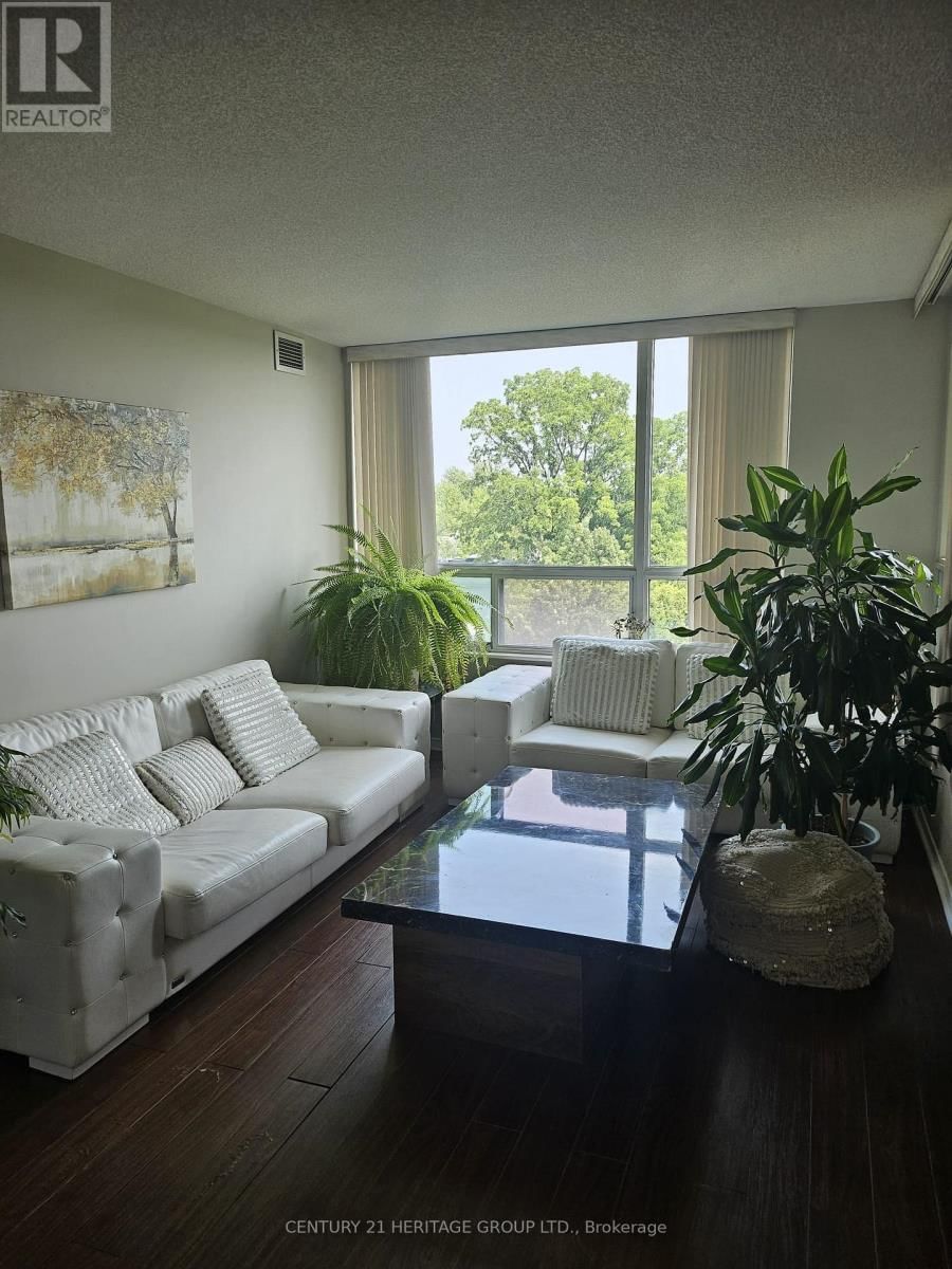 806 - 238 DORIS AVENUE Image 13