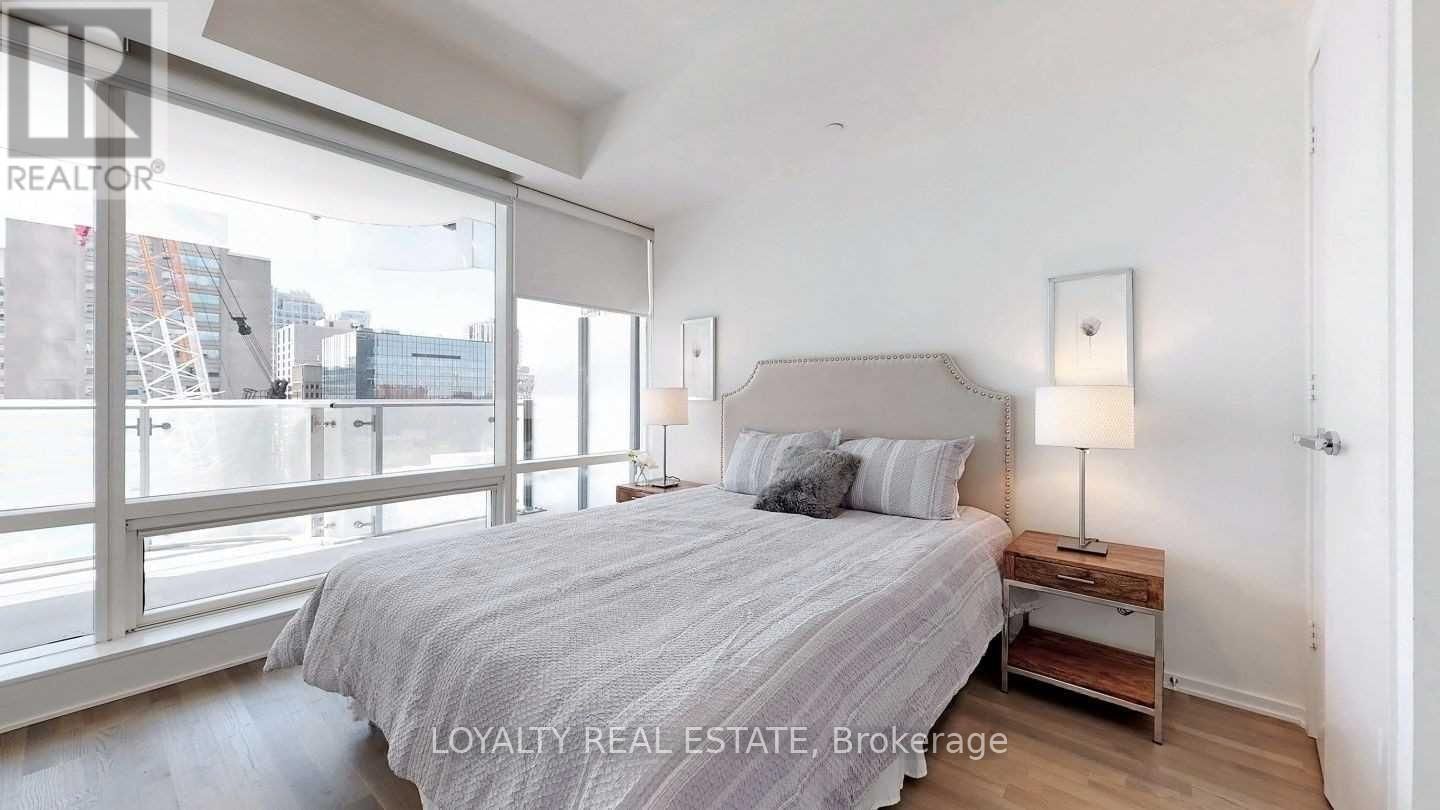 908 - 1 BLOOR STREET EAST Image 19