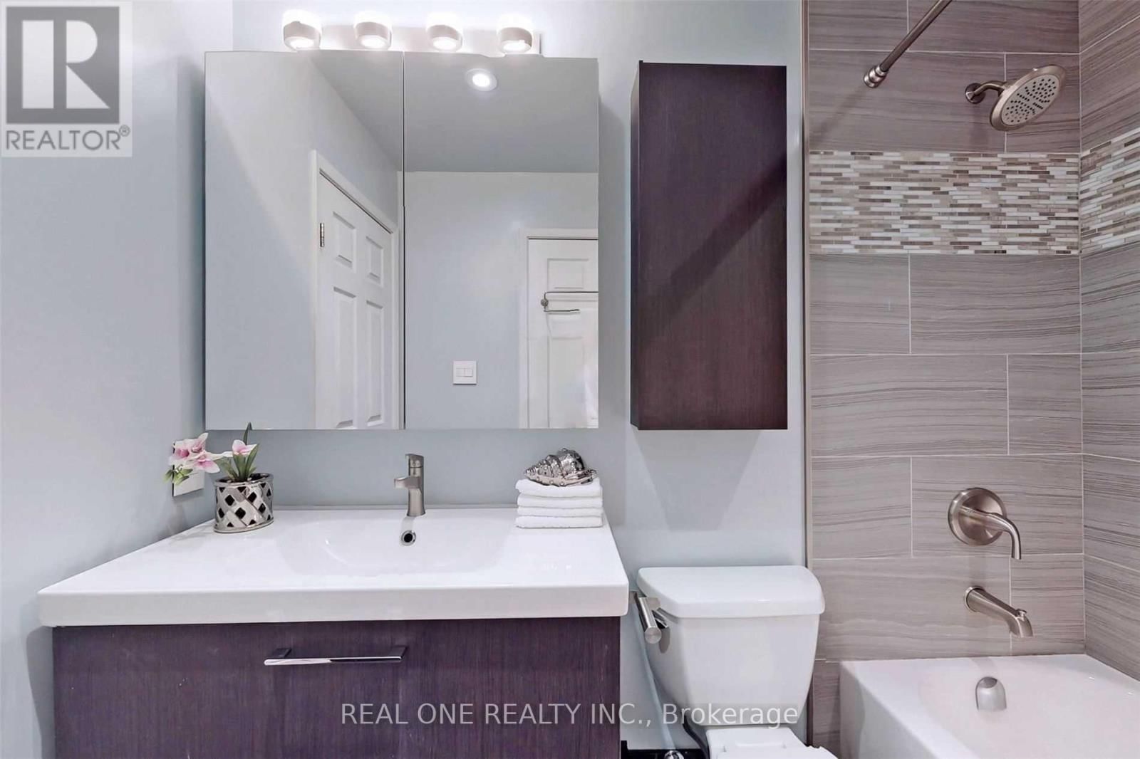 301 - 8 WELLESLEY STREET EAST Image 10