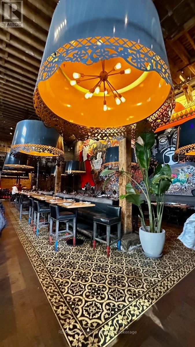 402 - 284 KING STREET EAST Image 27