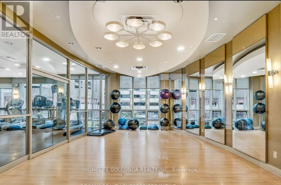 2606 - 763 BAY STREET Image 18