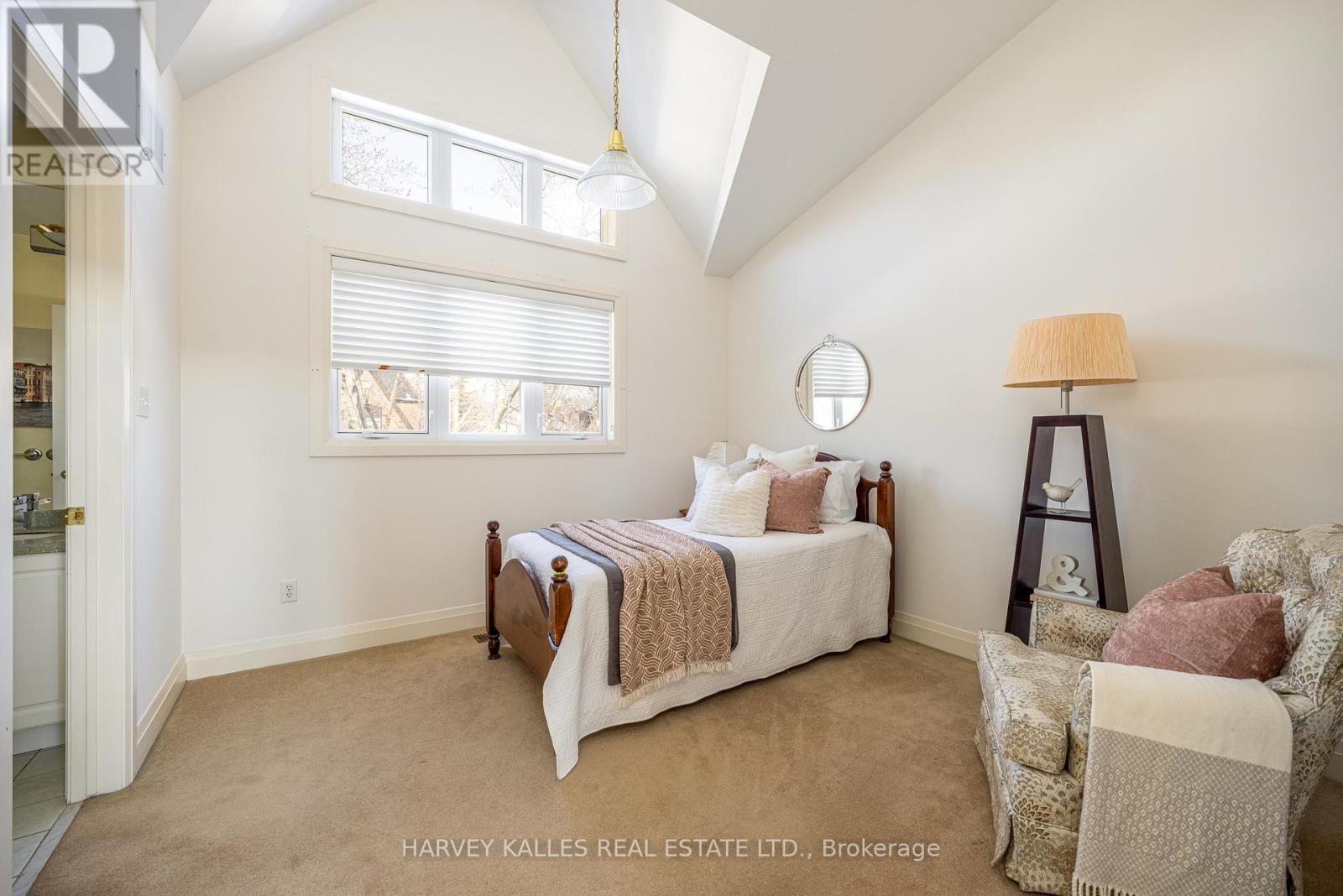 51 SHAFTESBURY AVENUE Image 36