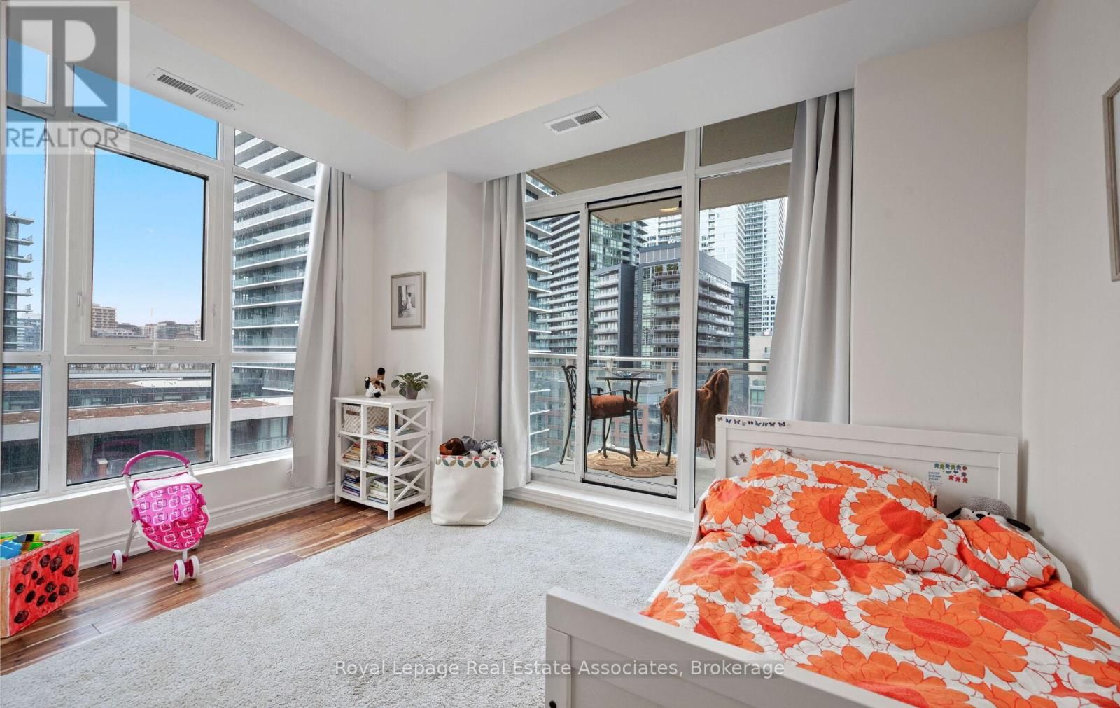 908 - 21 GRAND MAGAZINE STREET Image 19