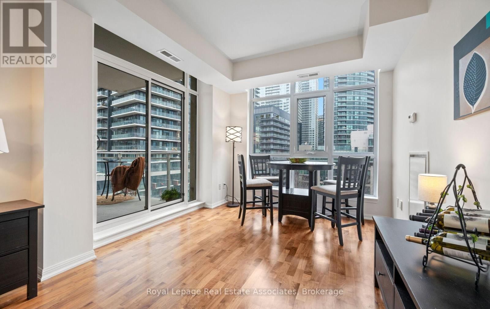 908 - 21 GRAND MAGAZINE STREET Image 2