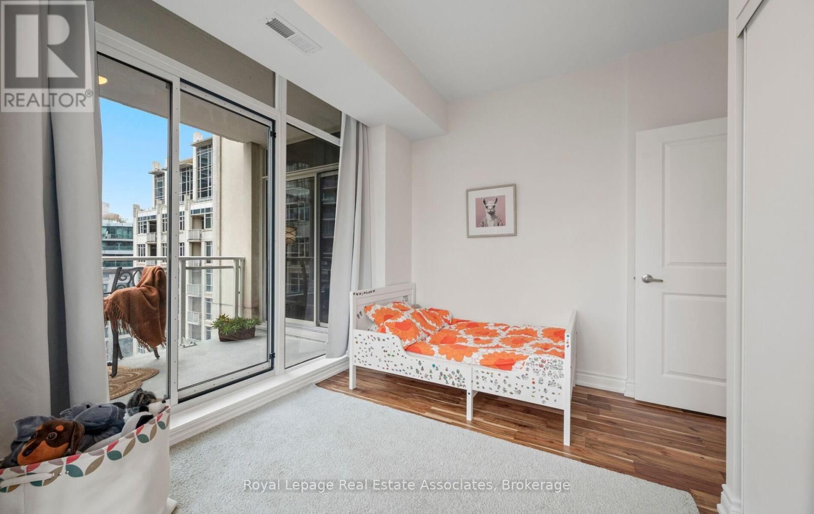 908 - 21 GRAND MAGAZINE STREET Image 20