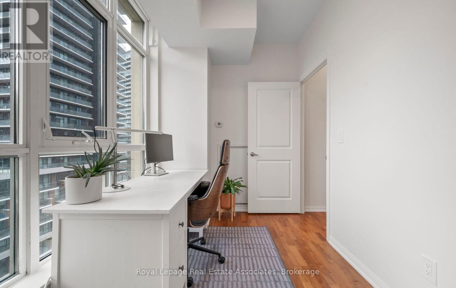 908 - 21 GRAND MAGAZINE STREET Image 24