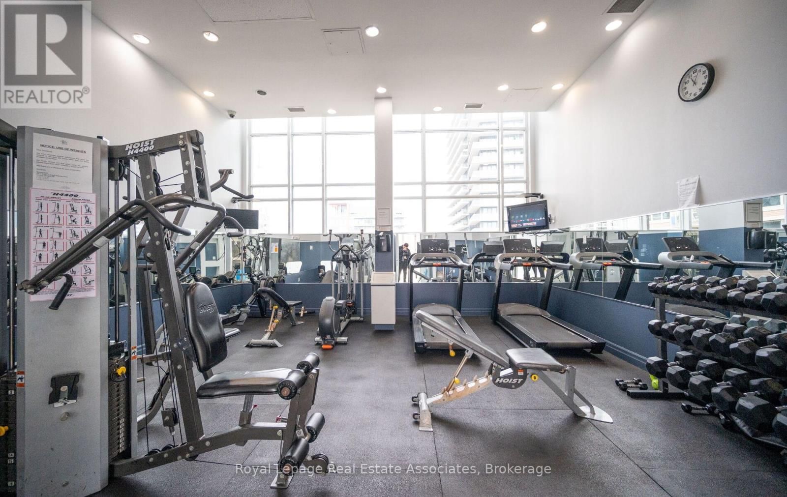 908 - 21 GRAND MAGAZINE STREET Image 27