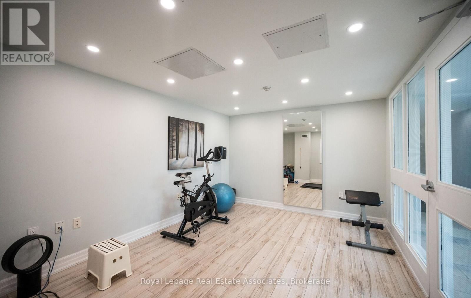 908 - 21 GRAND MAGAZINE STREET Image 28