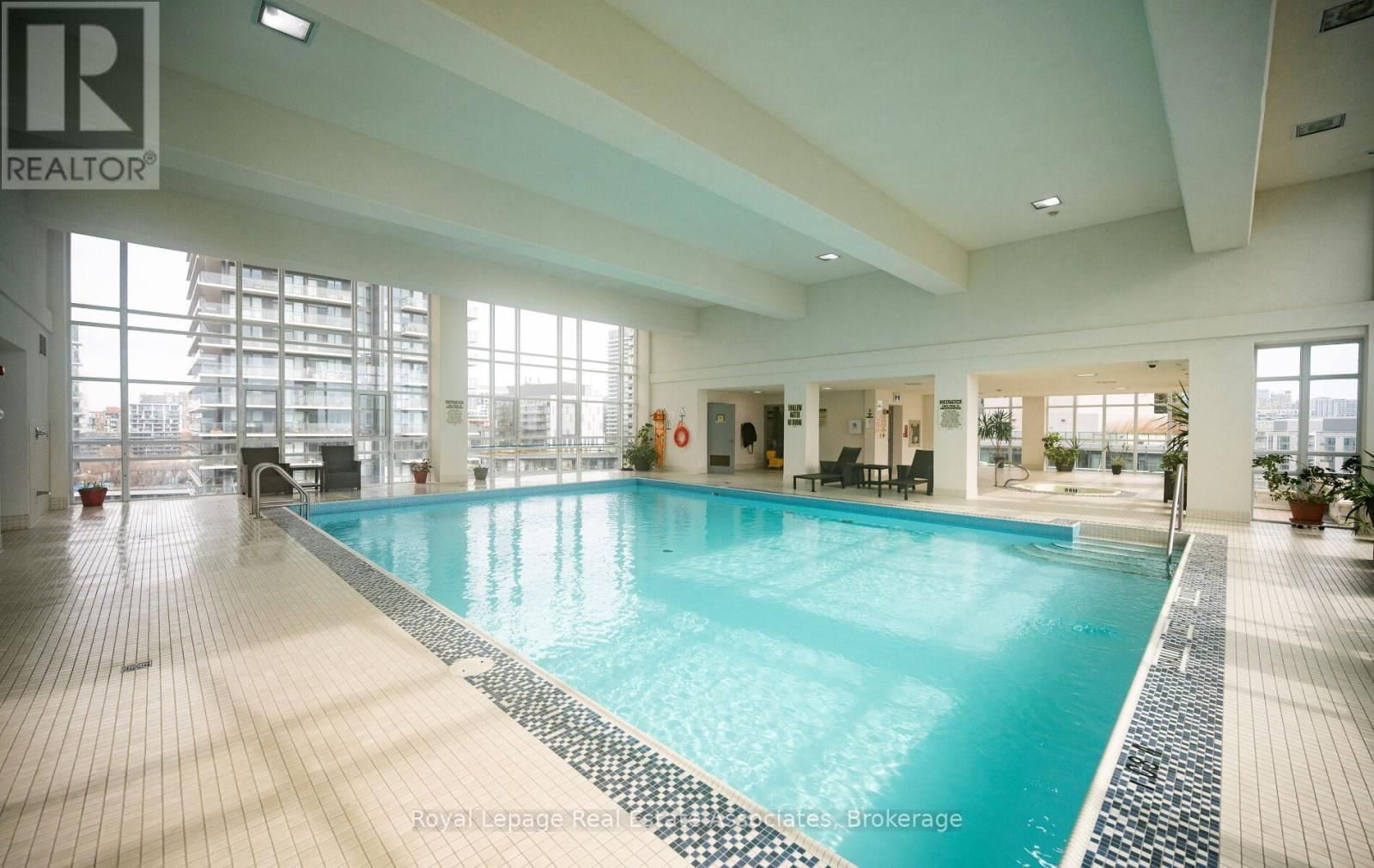 908 - 21 GRAND MAGAZINE STREET Image 29