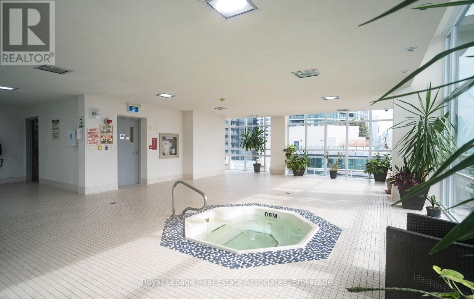 908 - 21 GRAND MAGAZINE STREET Image 30