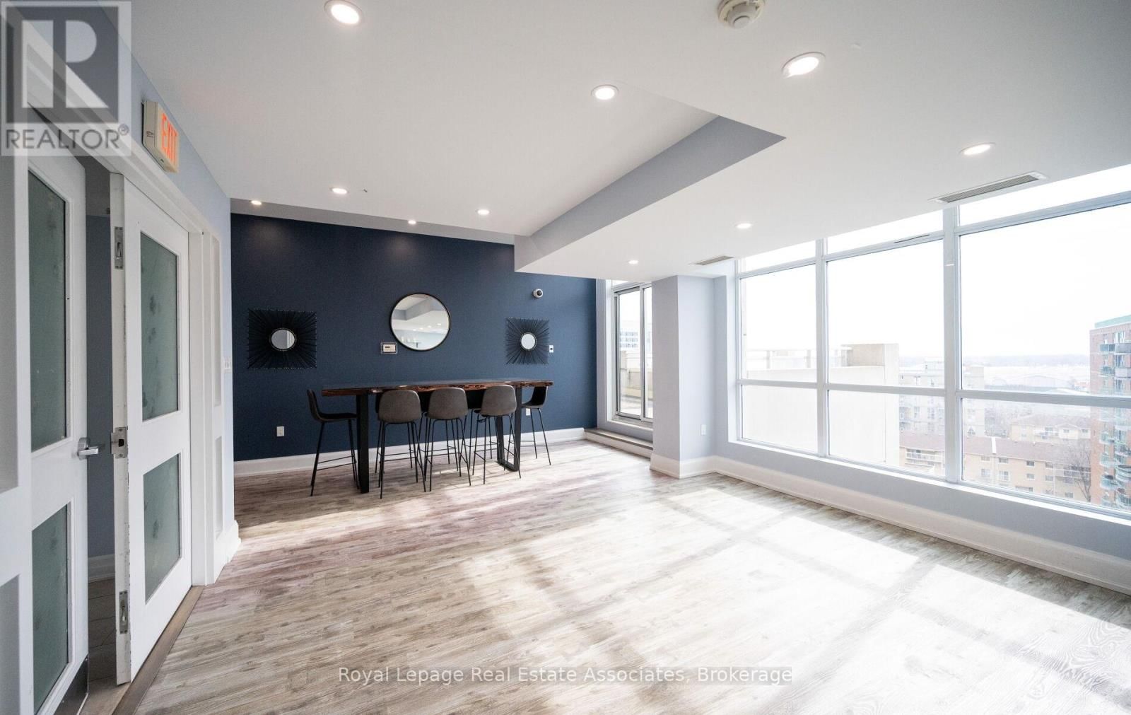 908 - 21 GRAND MAGAZINE STREET Image 37