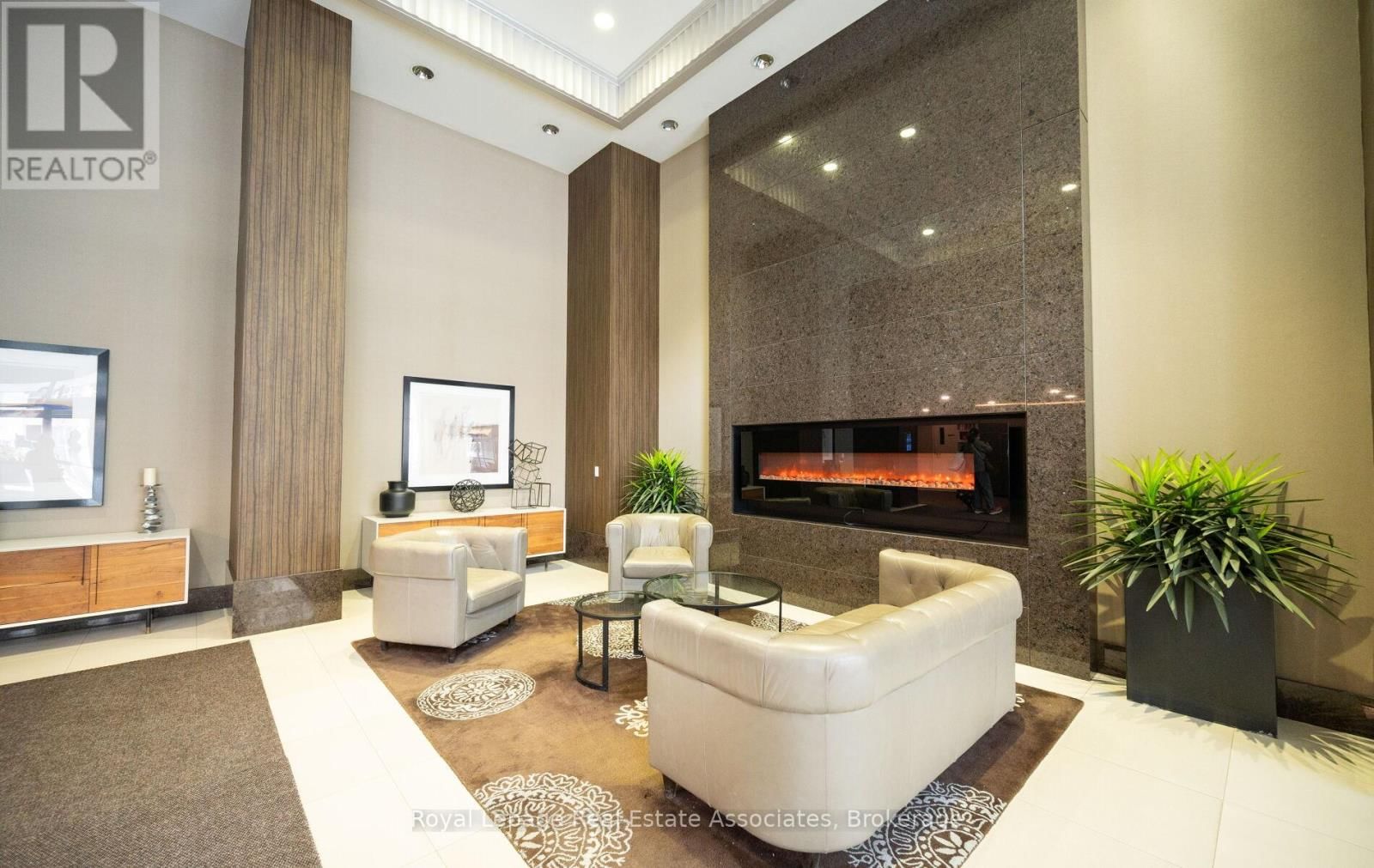 908 - 21 GRAND MAGAZINE STREET Image 39