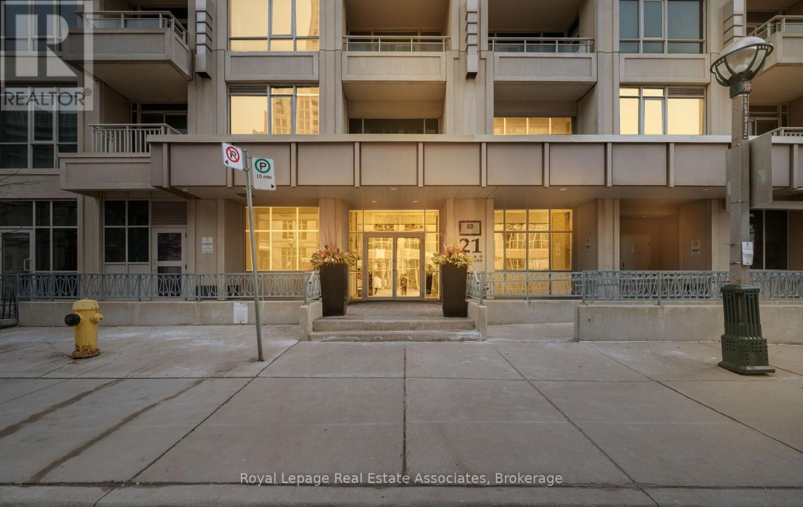 908 - 21 GRAND MAGAZINE STREET Image 40