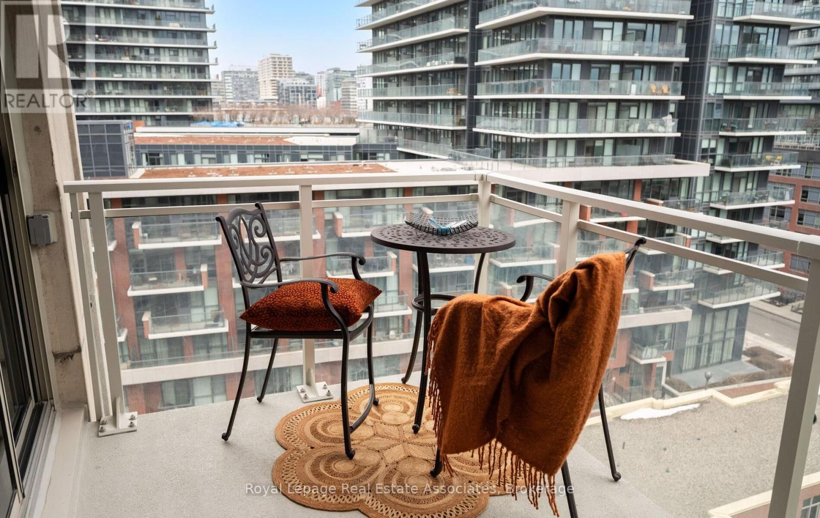 908 - 21 GRAND MAGAZINE STREET Image 42