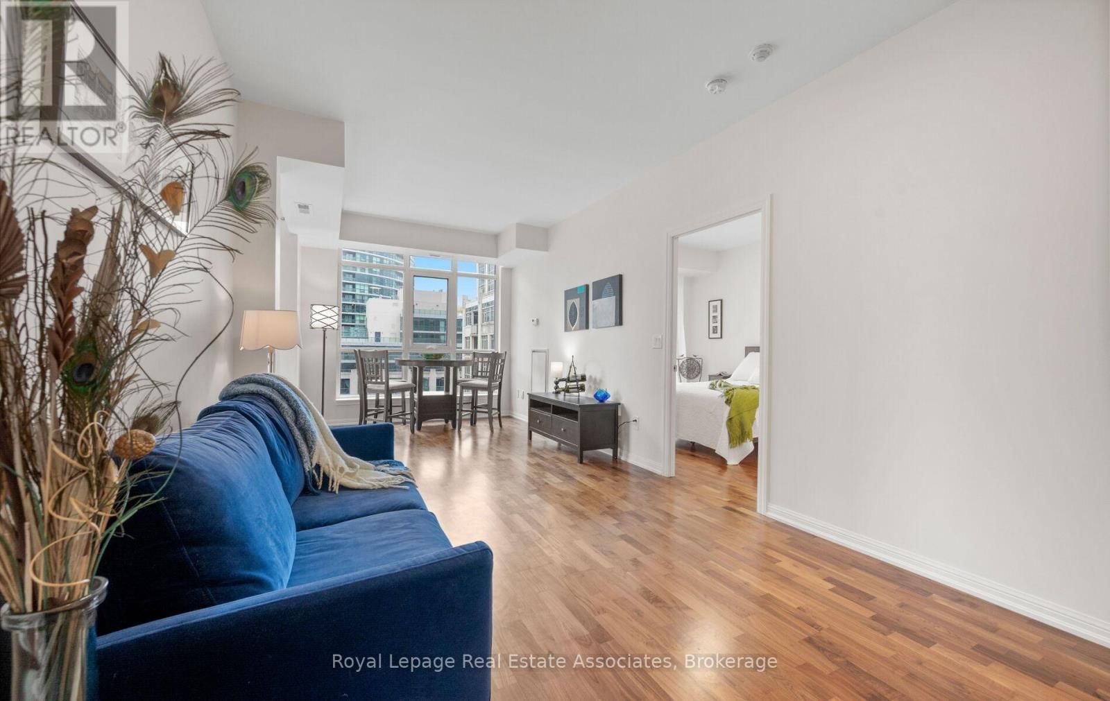 908 - 21 GRAND MAGAZINE STREET Image 5