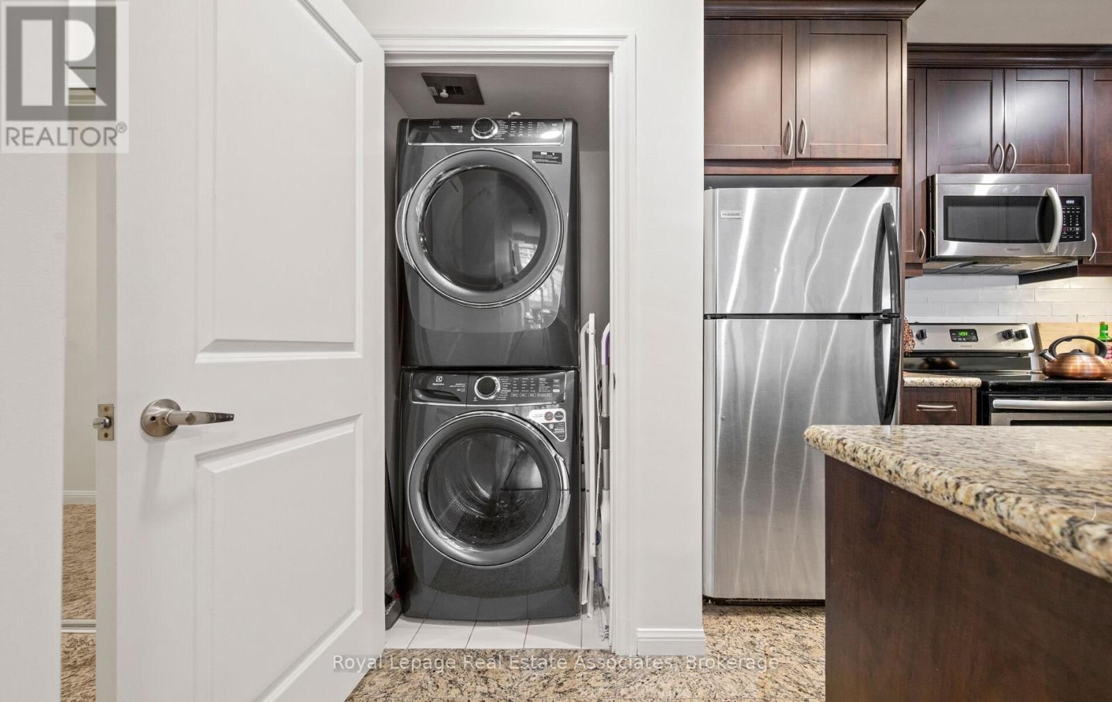 908 - 21 GRAND MAGAZINE STREET Image 9