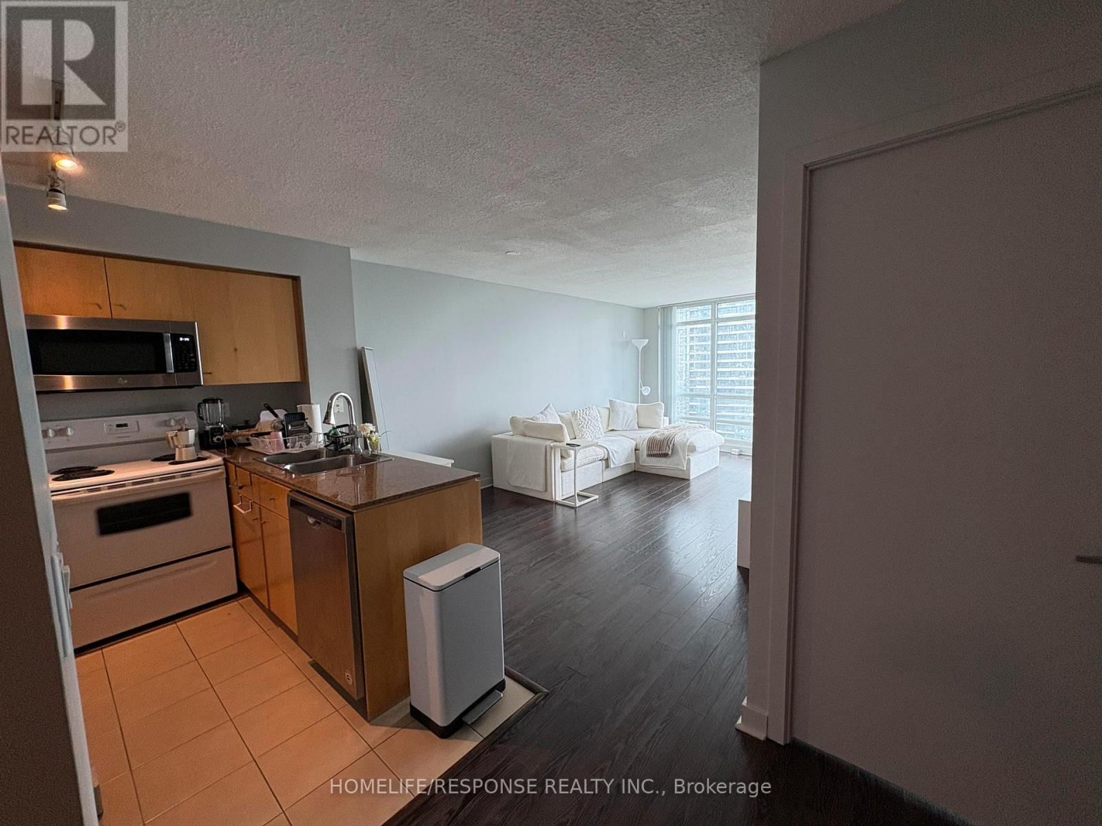 3801 - 397 FRONT STREET WEST Image 8