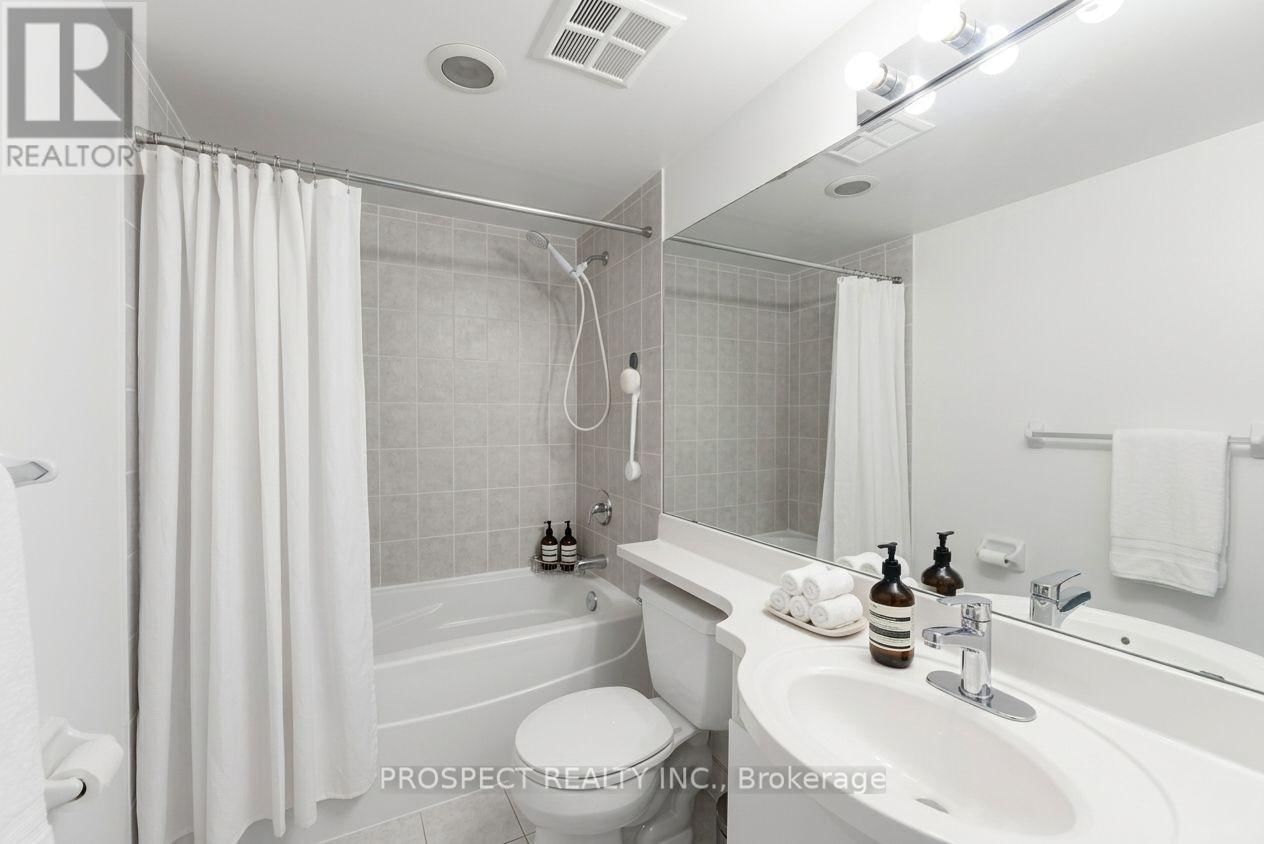 2411 - 763 BAY STREET Image 10