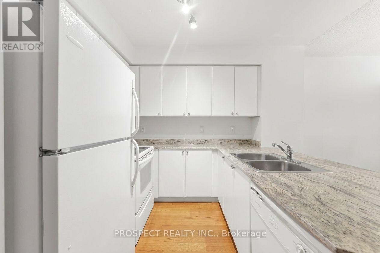 2411 - 763 BAY STREET Image 16