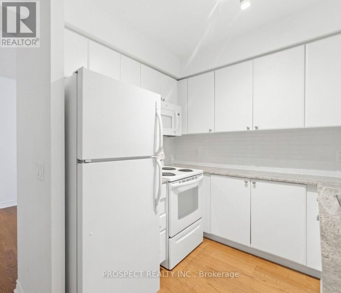 2411 - 763 BAY STREET Image 18