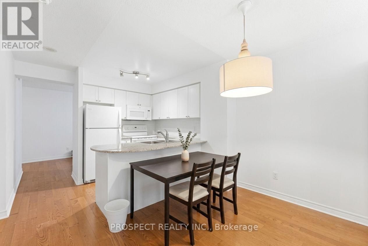 2411 - 763 BAY STREET Image 8