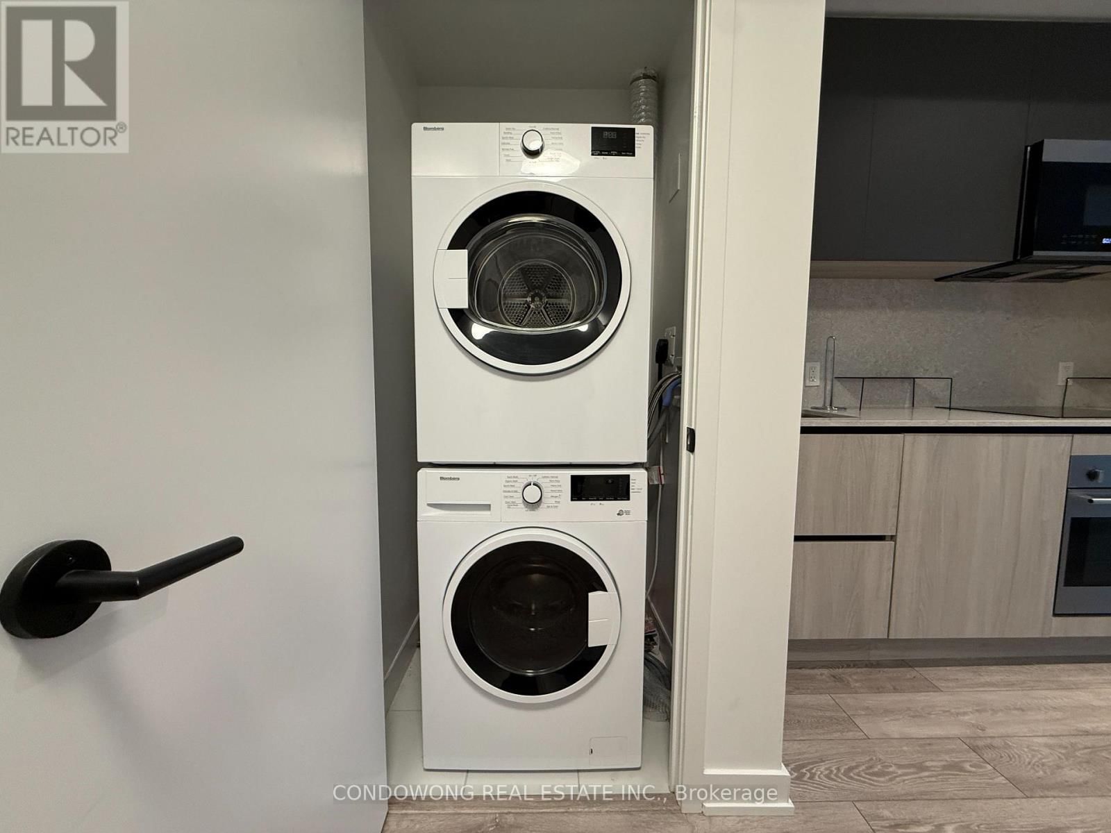 912 - 108 PETER STREET Image 11