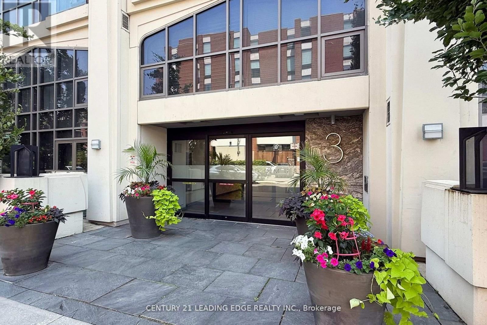 502 - 3 MCALPINE STREET Image 34