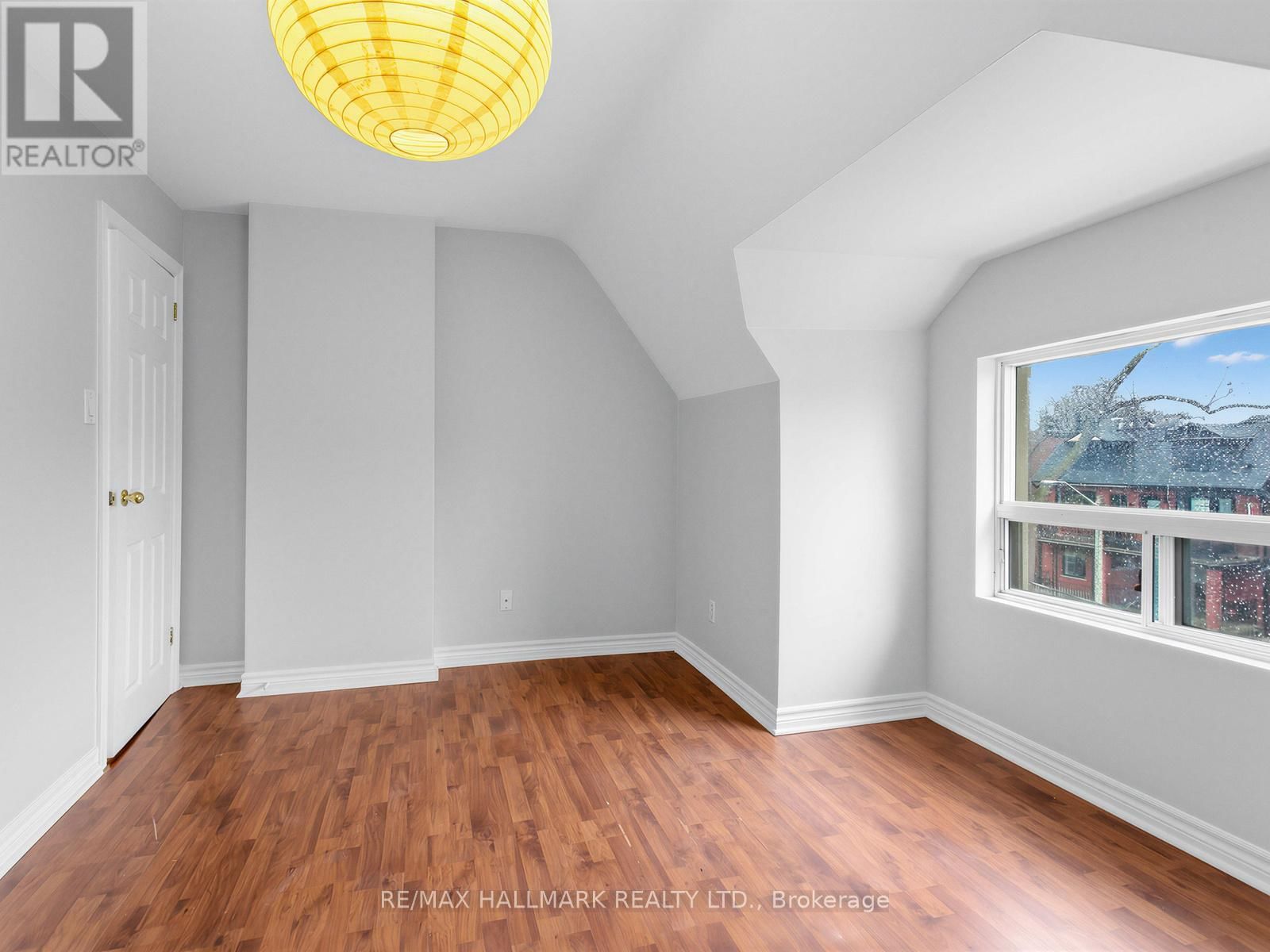 276 GRACE STREET Image 21