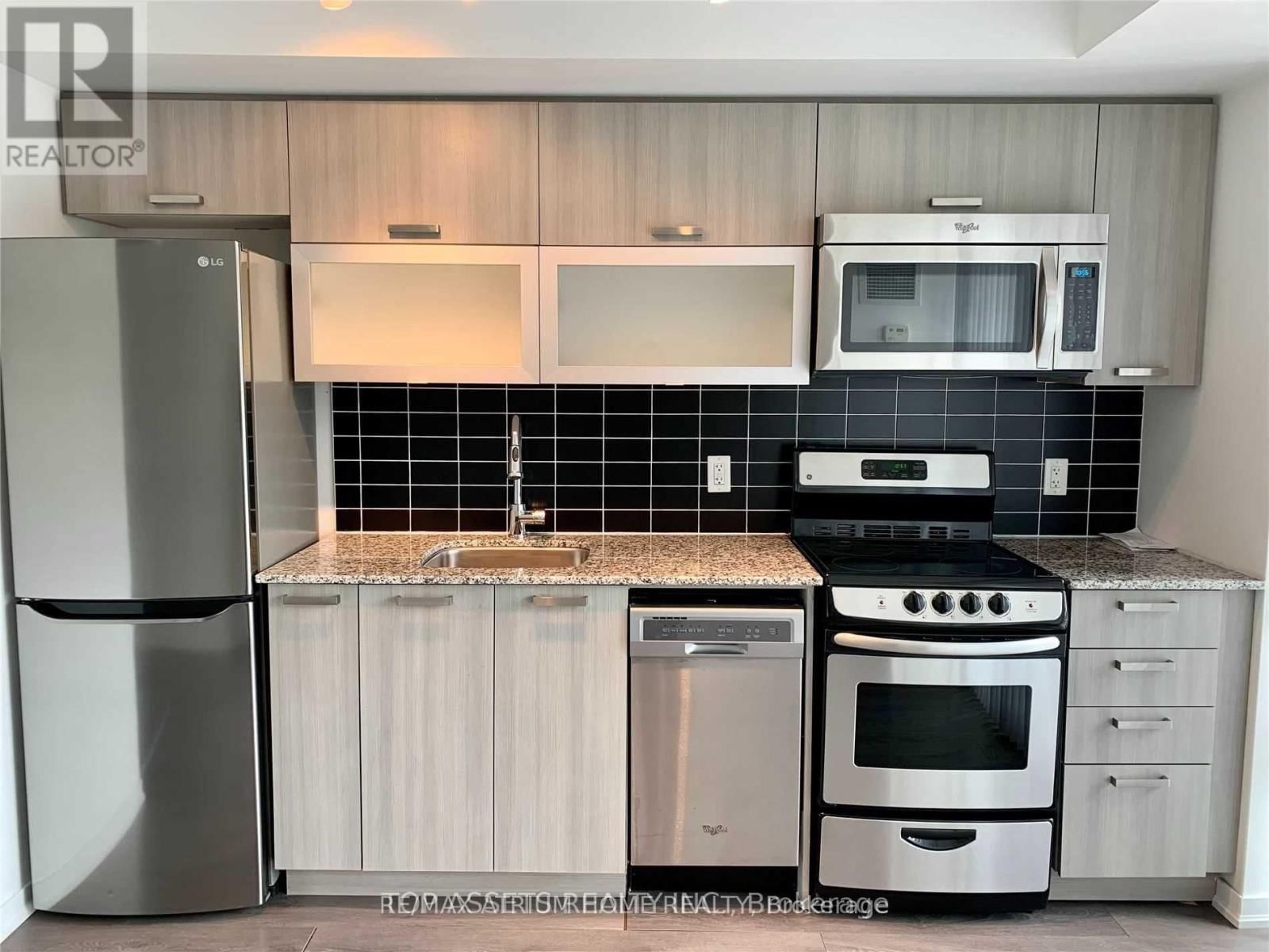 2110 - 68 ABELL STREET Image 3