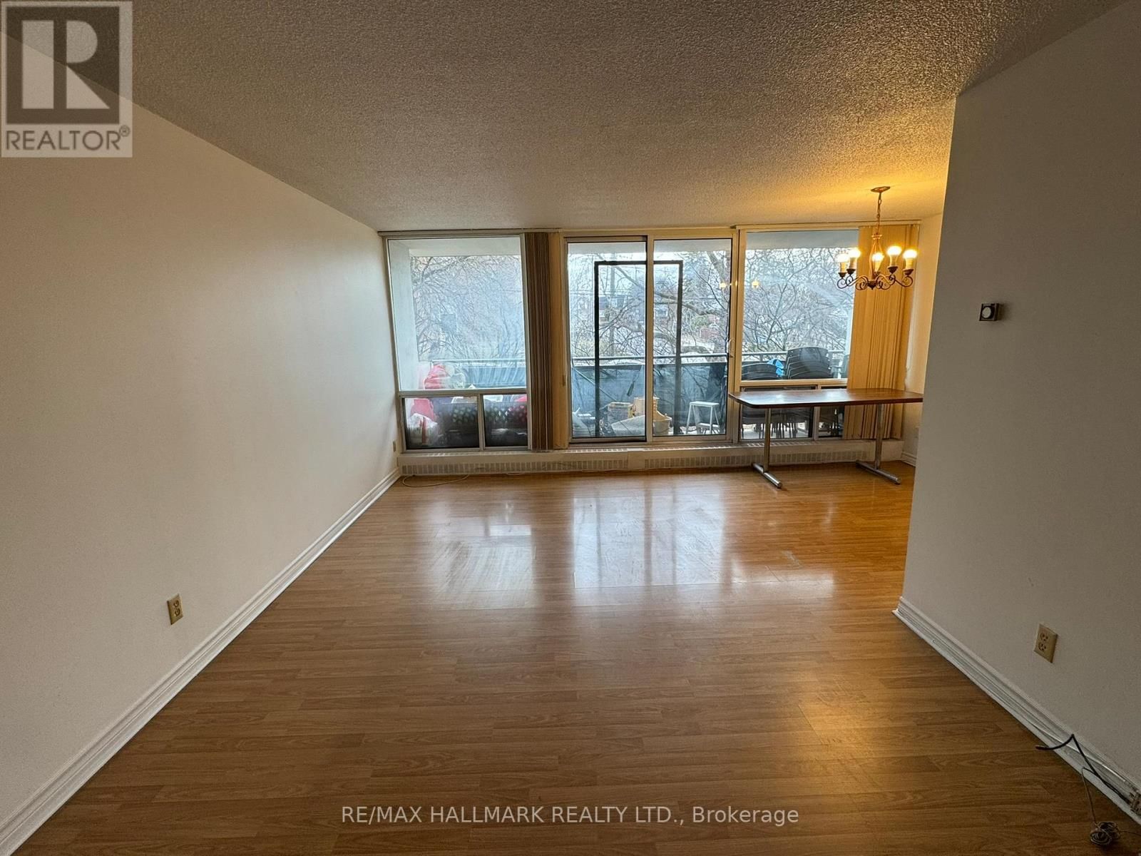 212 - 10 SUNRISE AVENUE Image 5