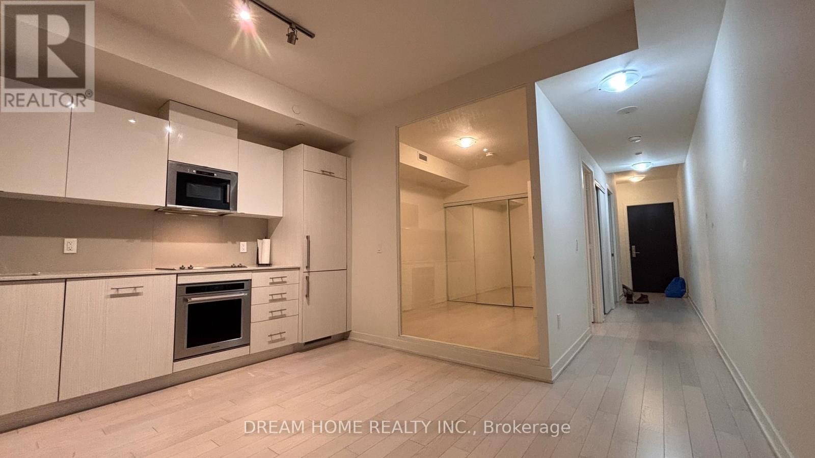 816 - 330 RICHMOND STREET WEST Image 4