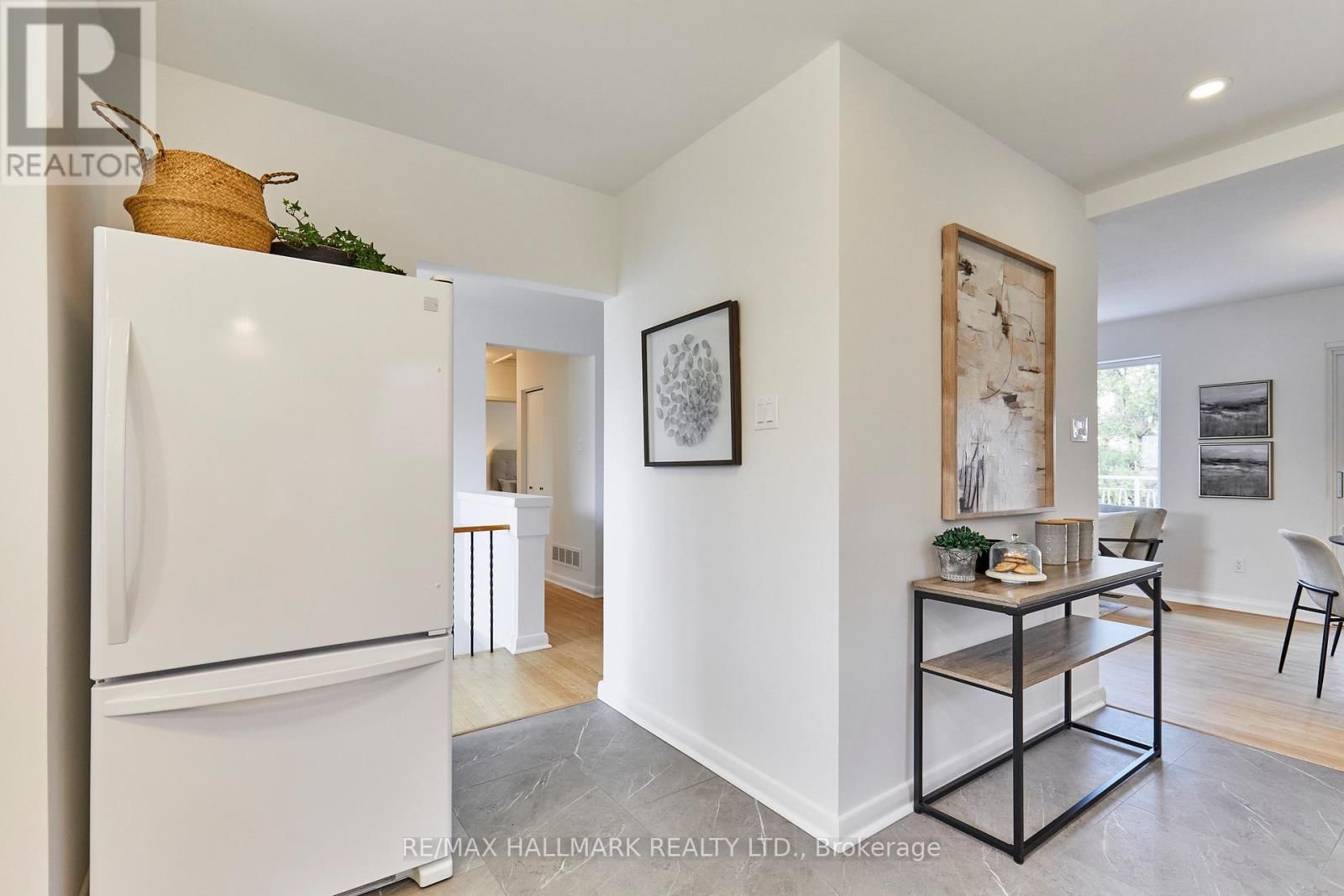 194 SLOANE AVENUE Image 11