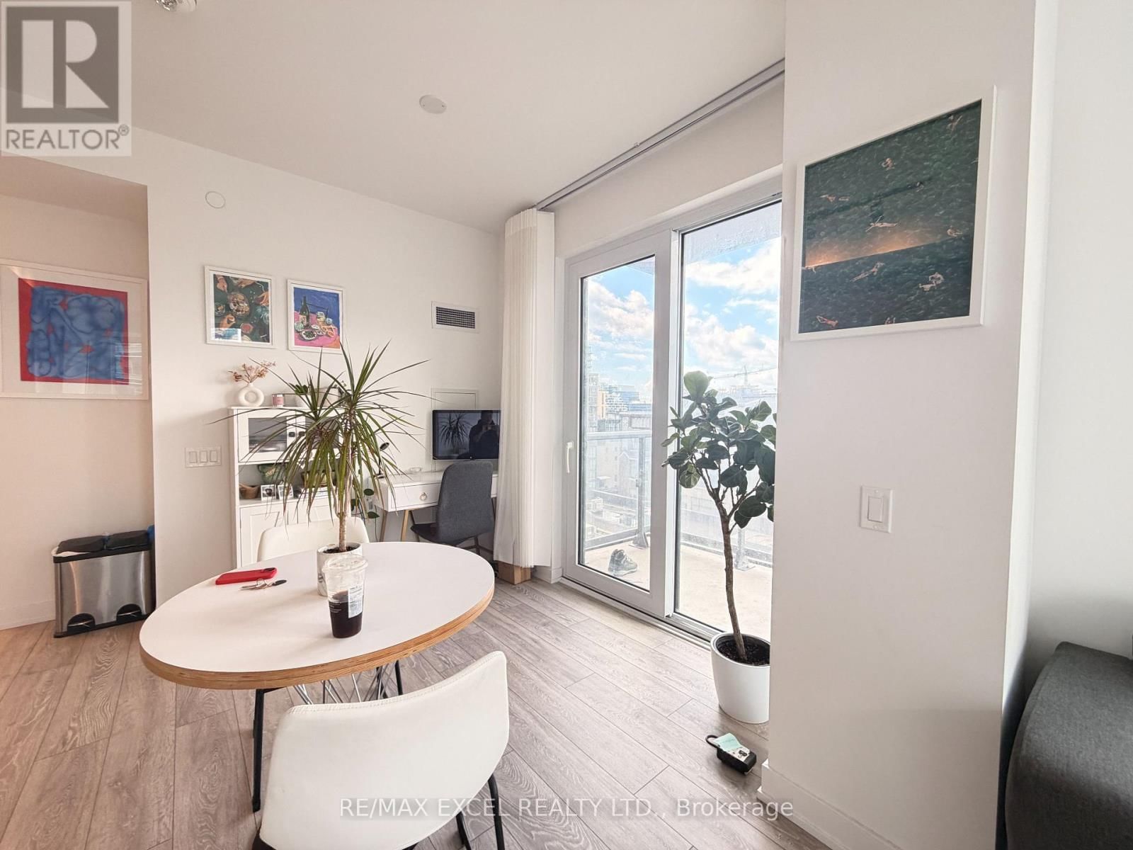 921 - 108 PETER STREET Image 14