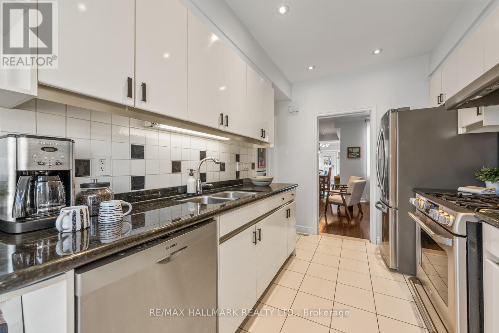 146 ROSLIN AVENUE Image 13