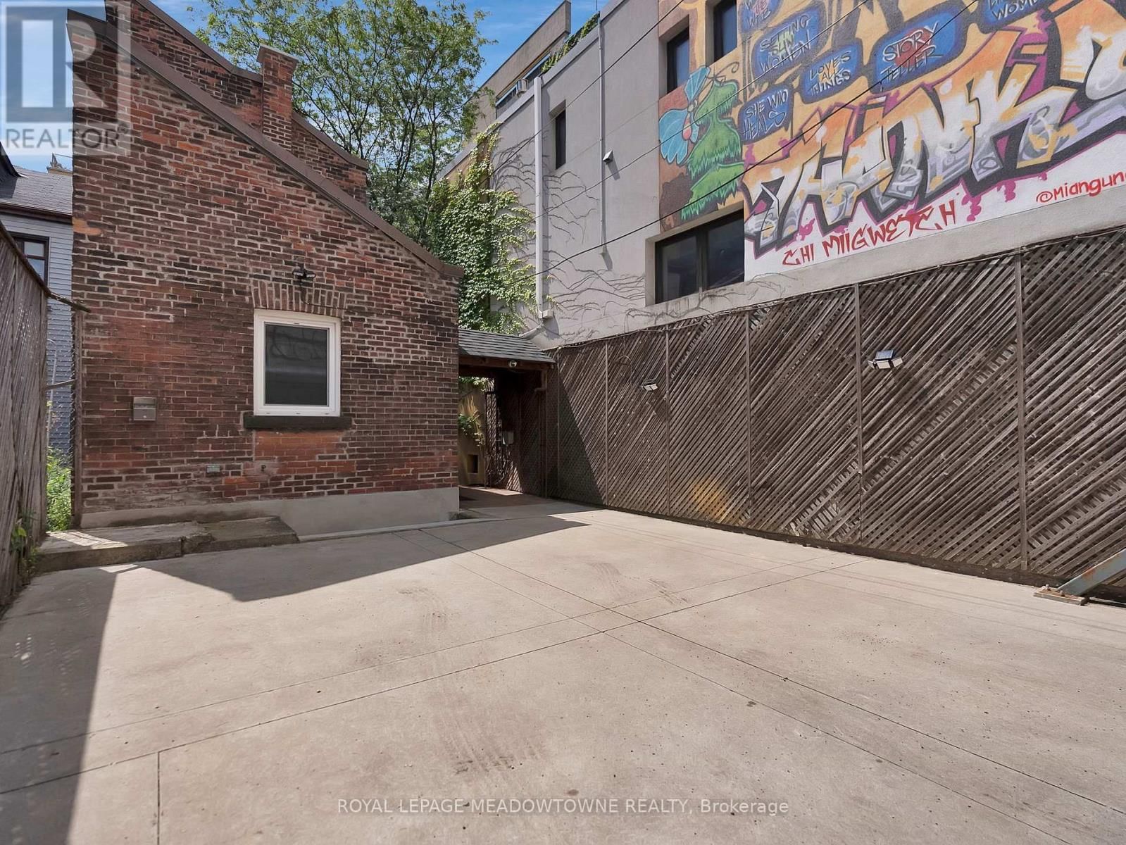 544 RICHMOND STREET WEST Image 33