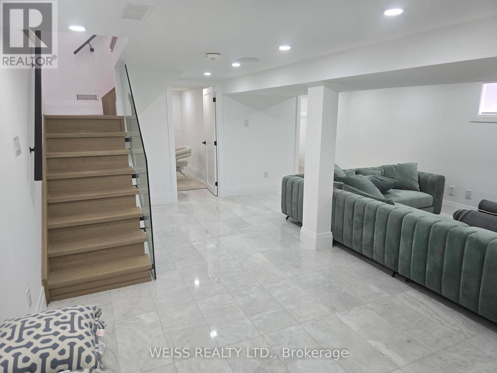 199 GLENGARRY AVENUE Image 31