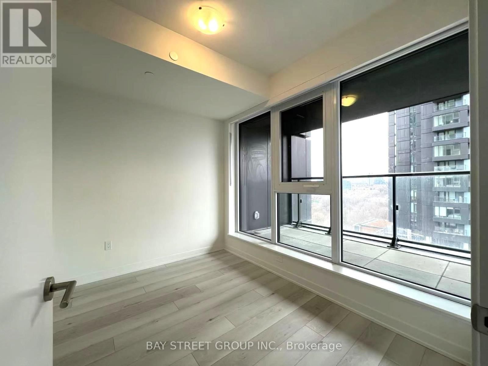 902 - 5 QUARRINGTON LANE Image 12