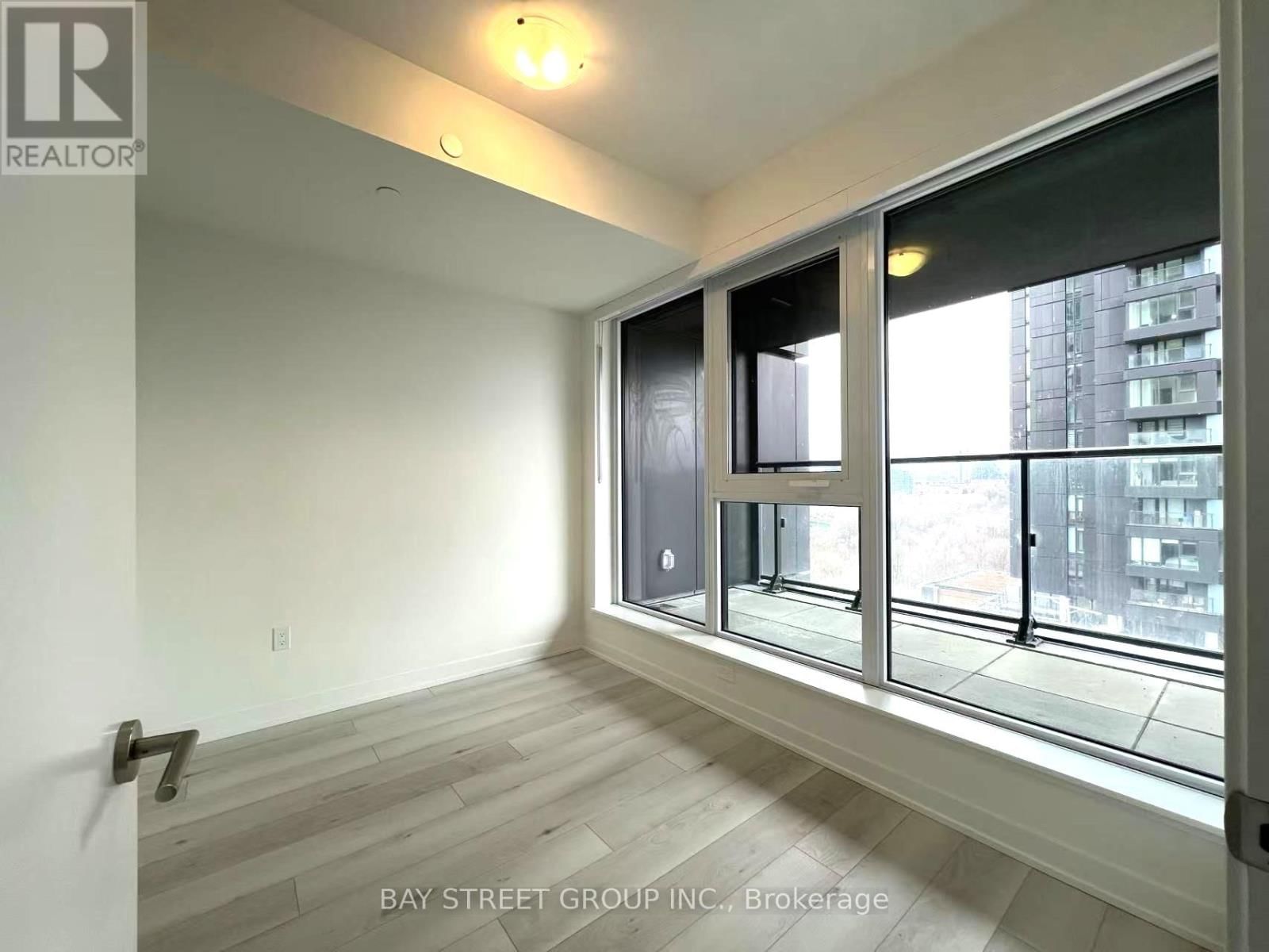 902 - 5 QUARRINGTON LANE Image 8