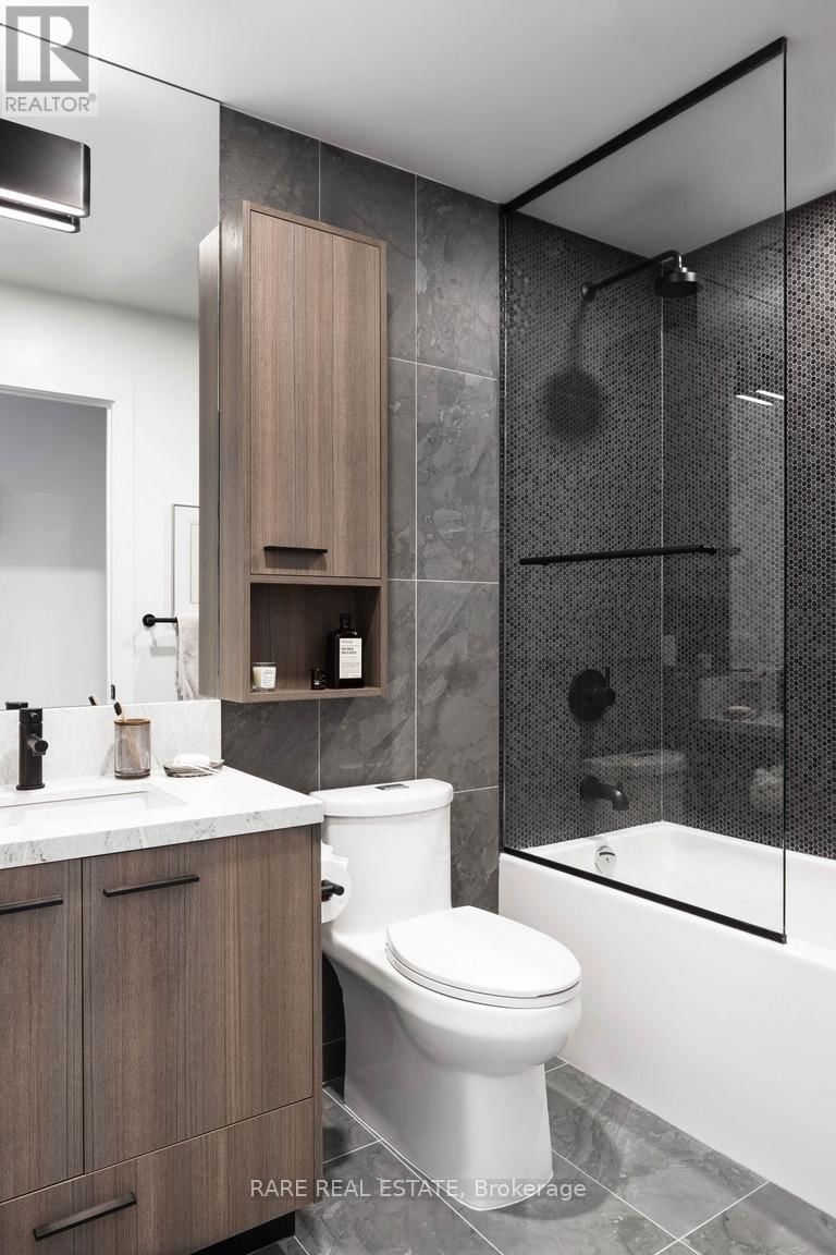 1007 - 30 MUTUAL STREET Image 11