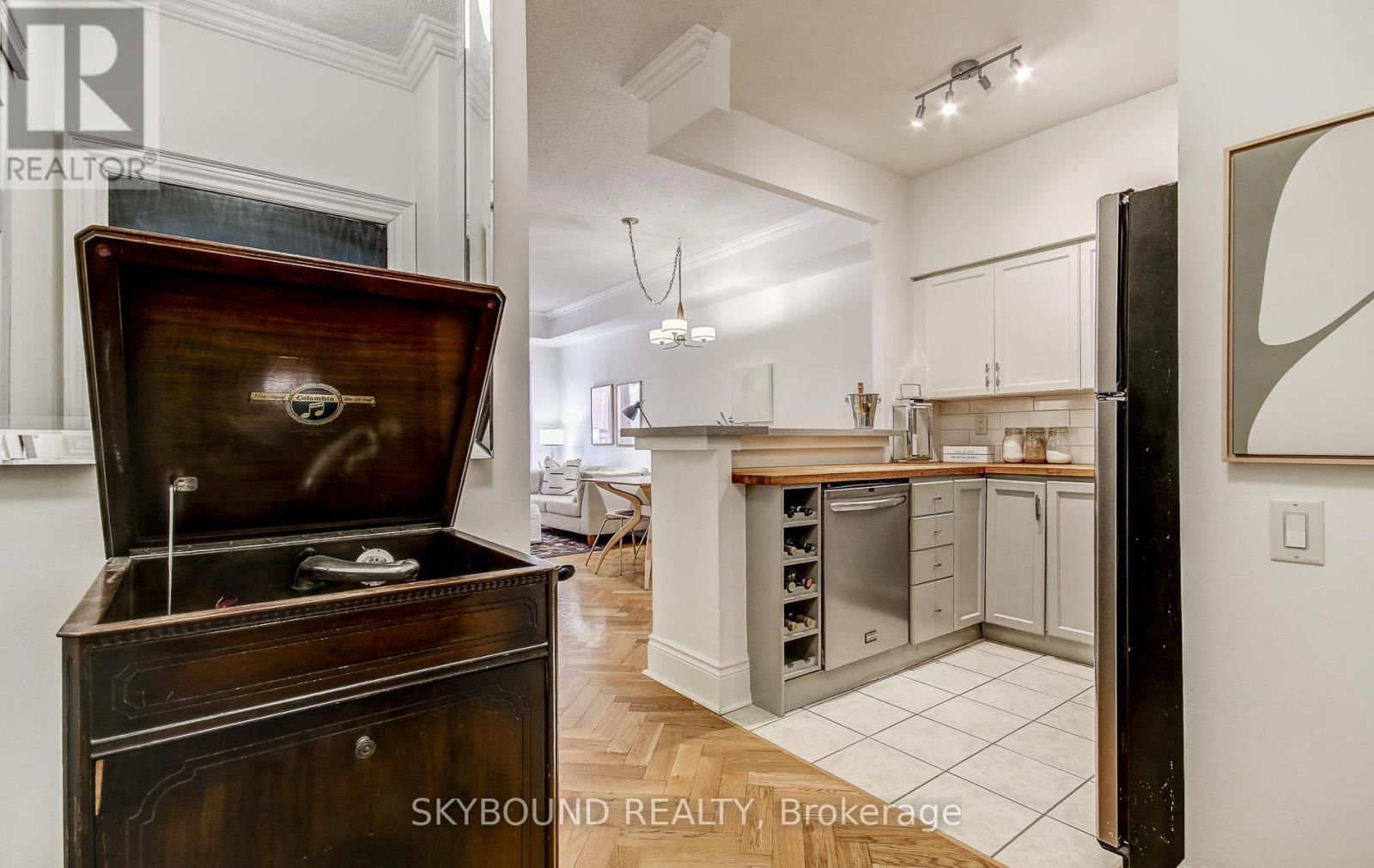 703 - 120 LOMBARD STREET Image 7