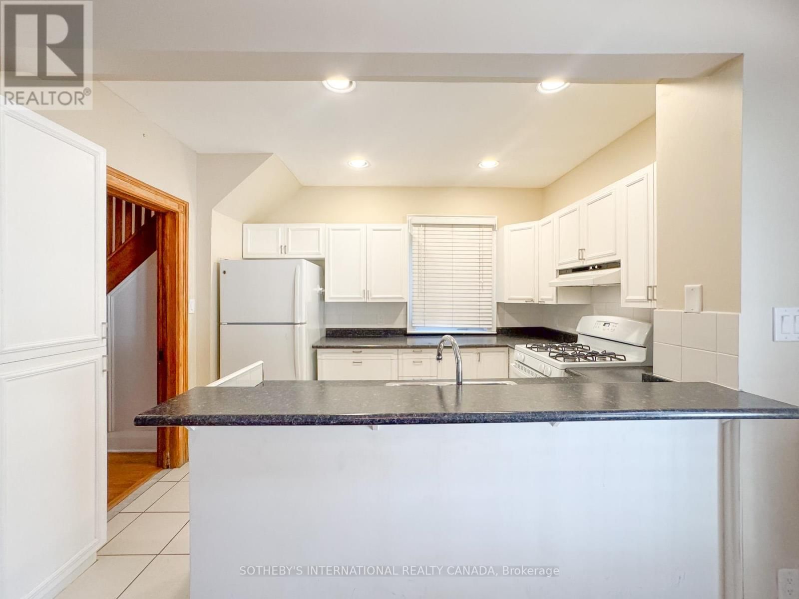 48 LAWRENCE AVENUE WEST Image 10