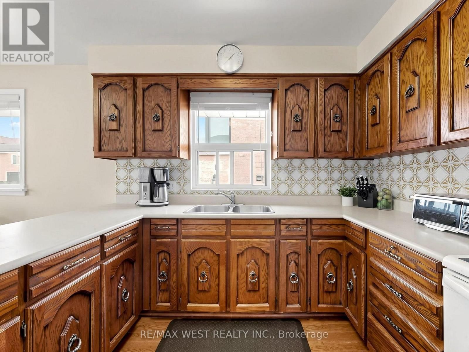 53 WEDGEWOOD DRIVE Image 10