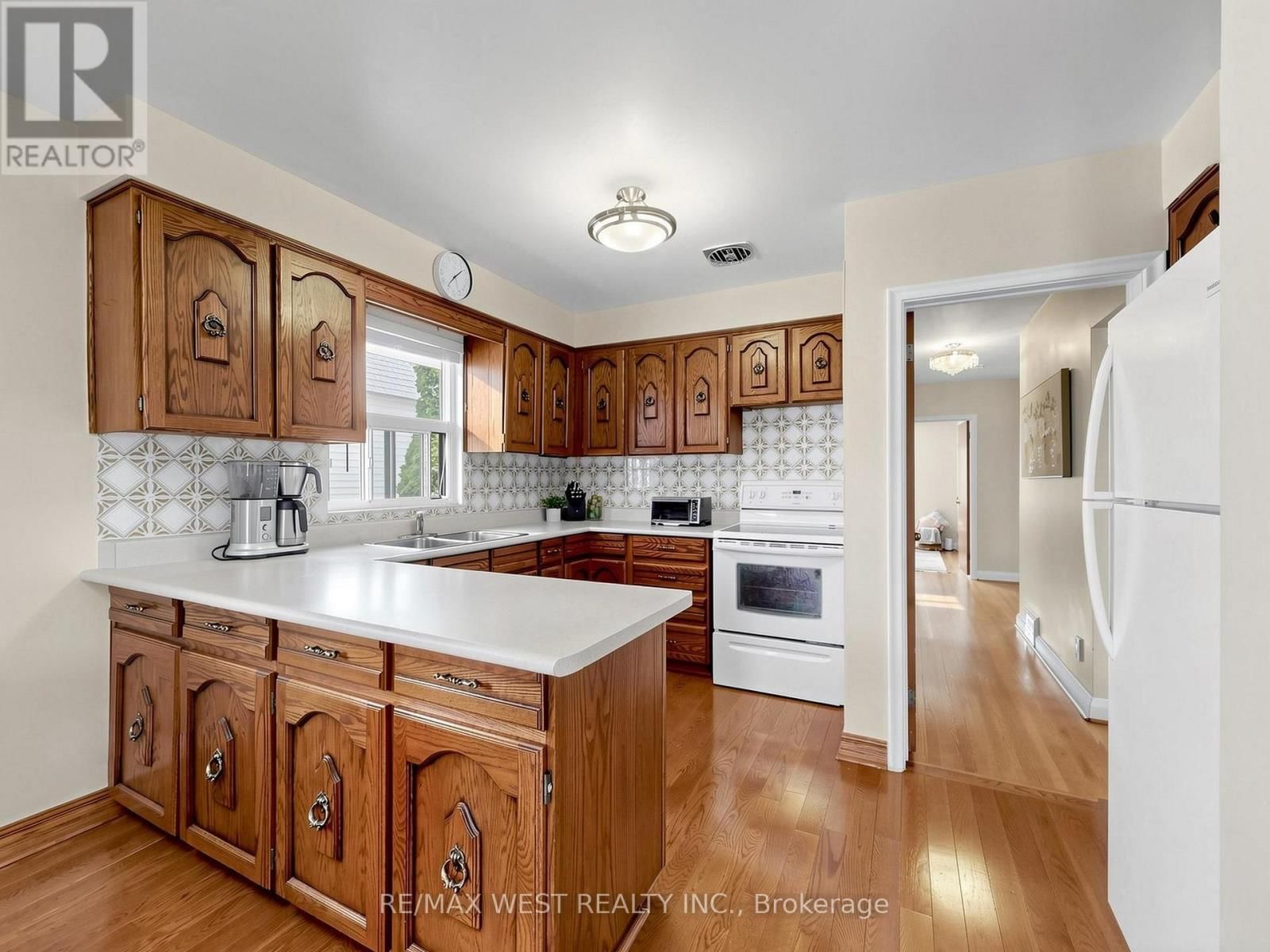 53 WEDGEWOOD DRIVE Image 9