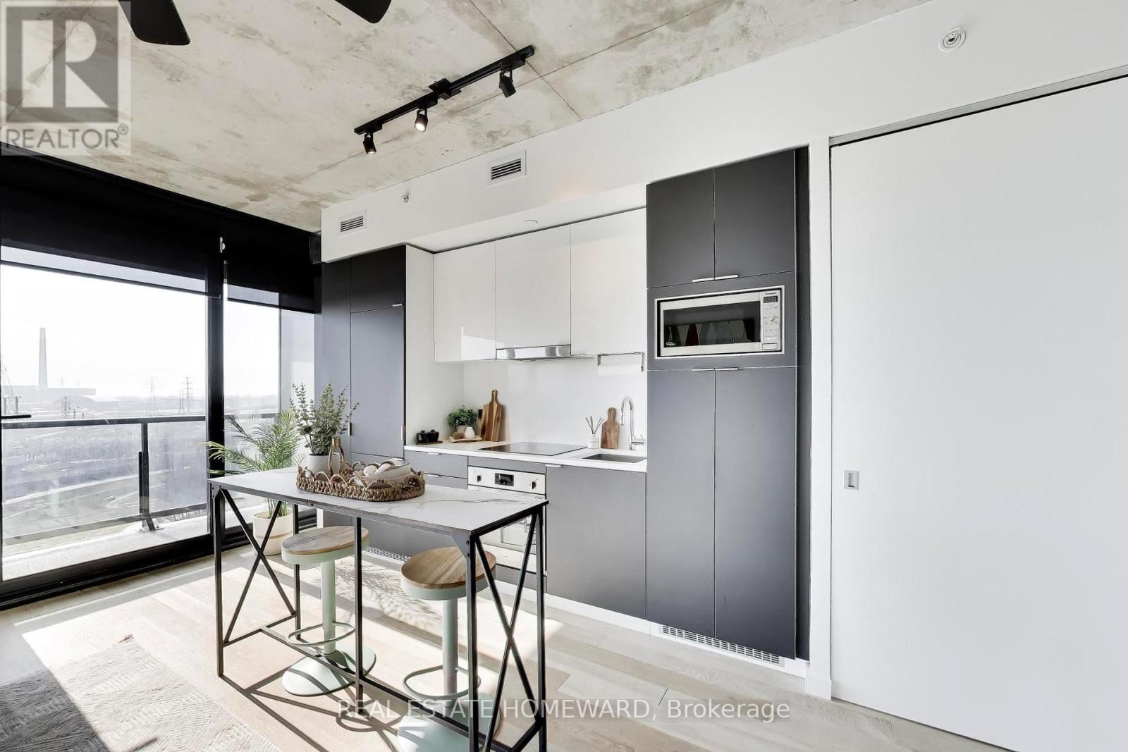 1011 - 170 BAYVIEW AVENUE Image 3