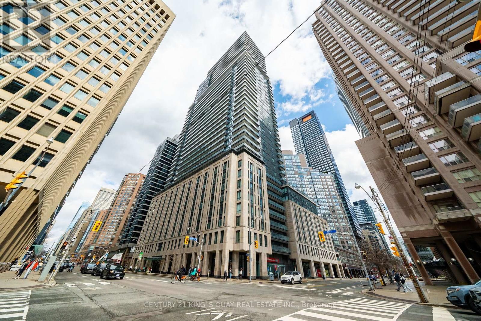 PH5 - 955 BAY STREET Image 1