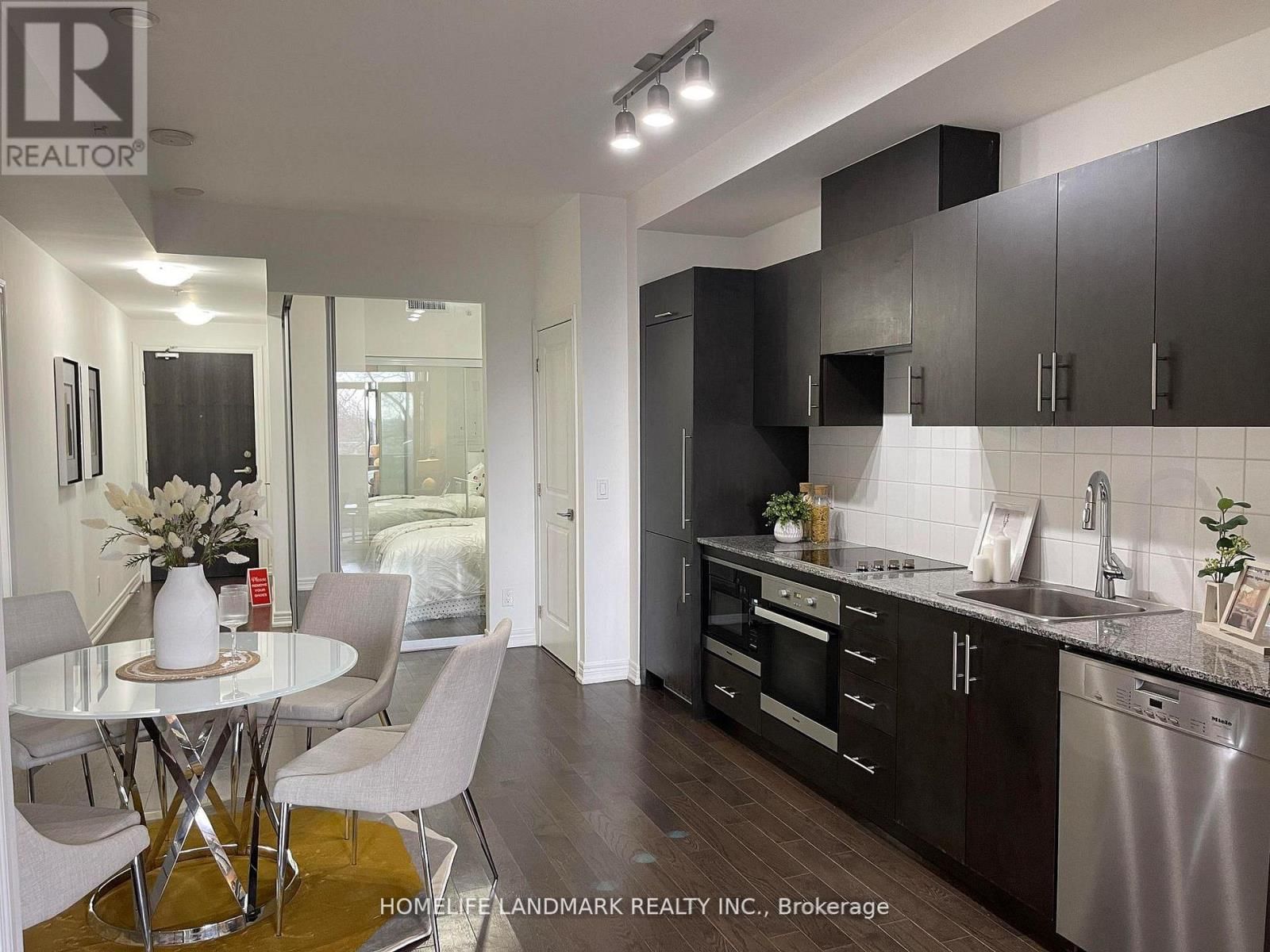 304 - 23 GLEBE ROAD WEST Image 8